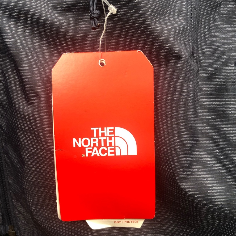 New North Face jacket - Picture 4 of 4